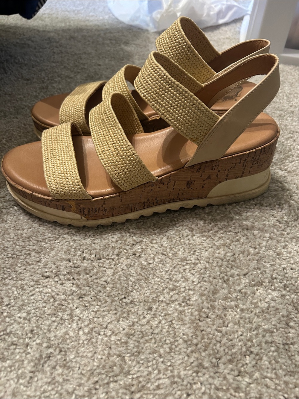 Universal Thread Platform Sandals - Picture 2 of 5